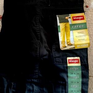 Wrangler Cargo brand new 38/34